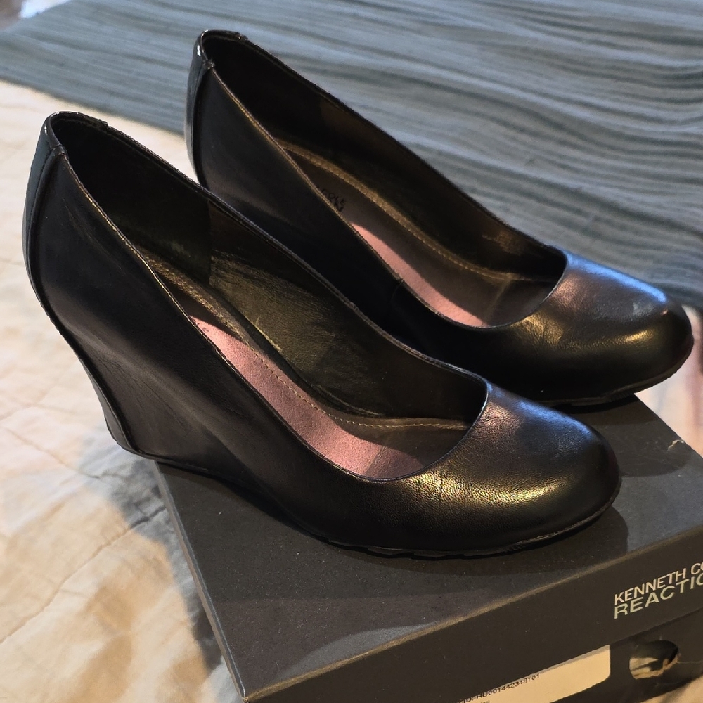 Kenneth Cole Reaction Women's Black Wedges